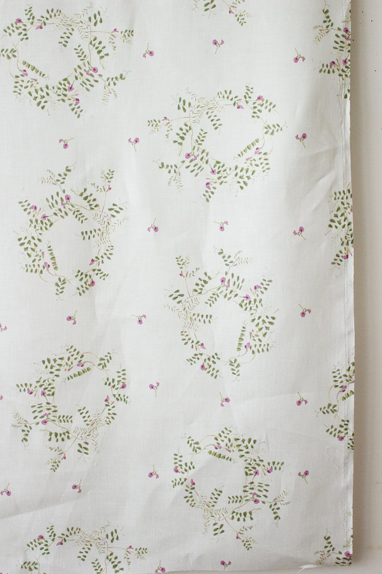 LINNET リネンプリント　カラスノエンドウ<br />オフ白