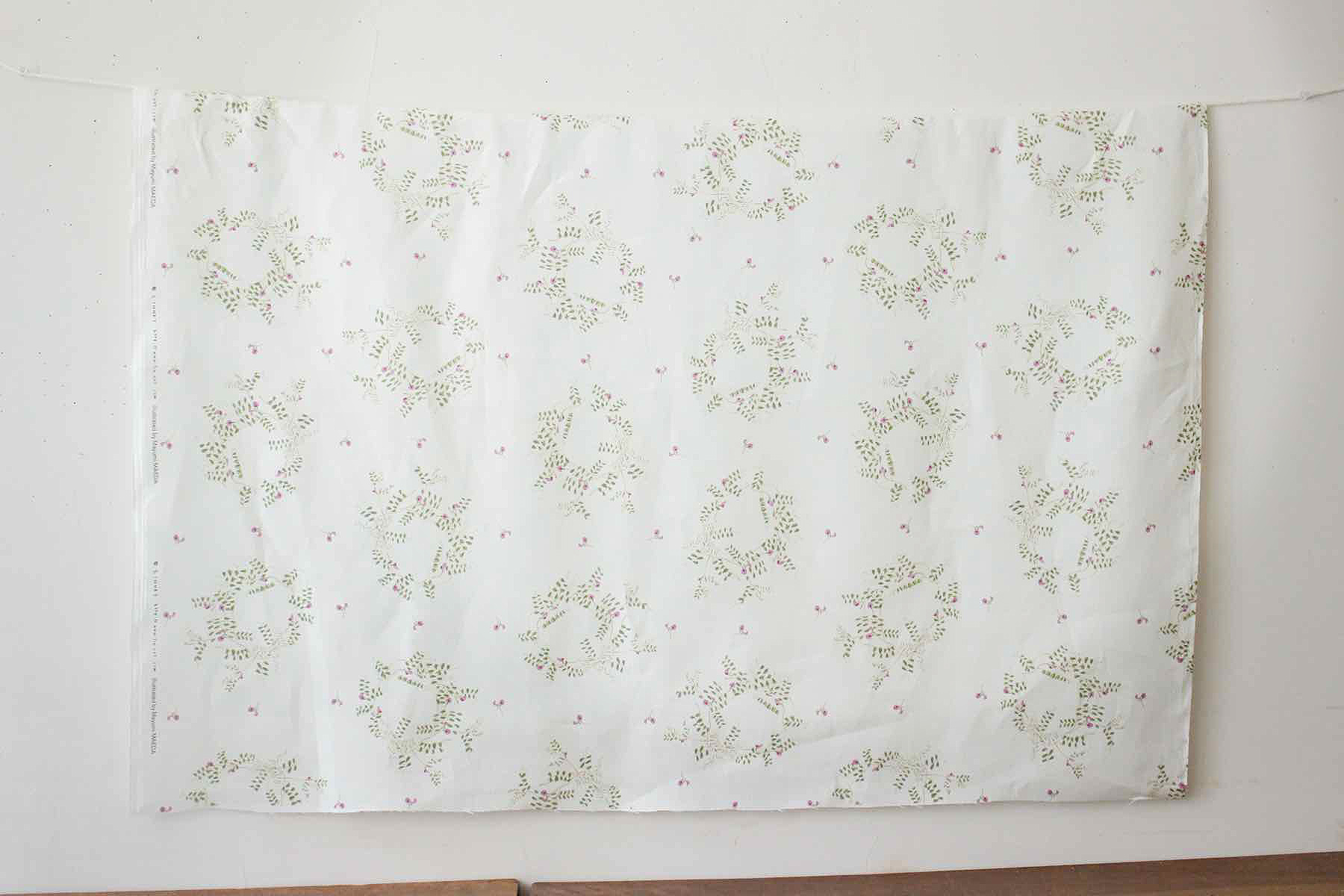 LINNET リネンプリント　カラスノエンドウ<br />オフ白