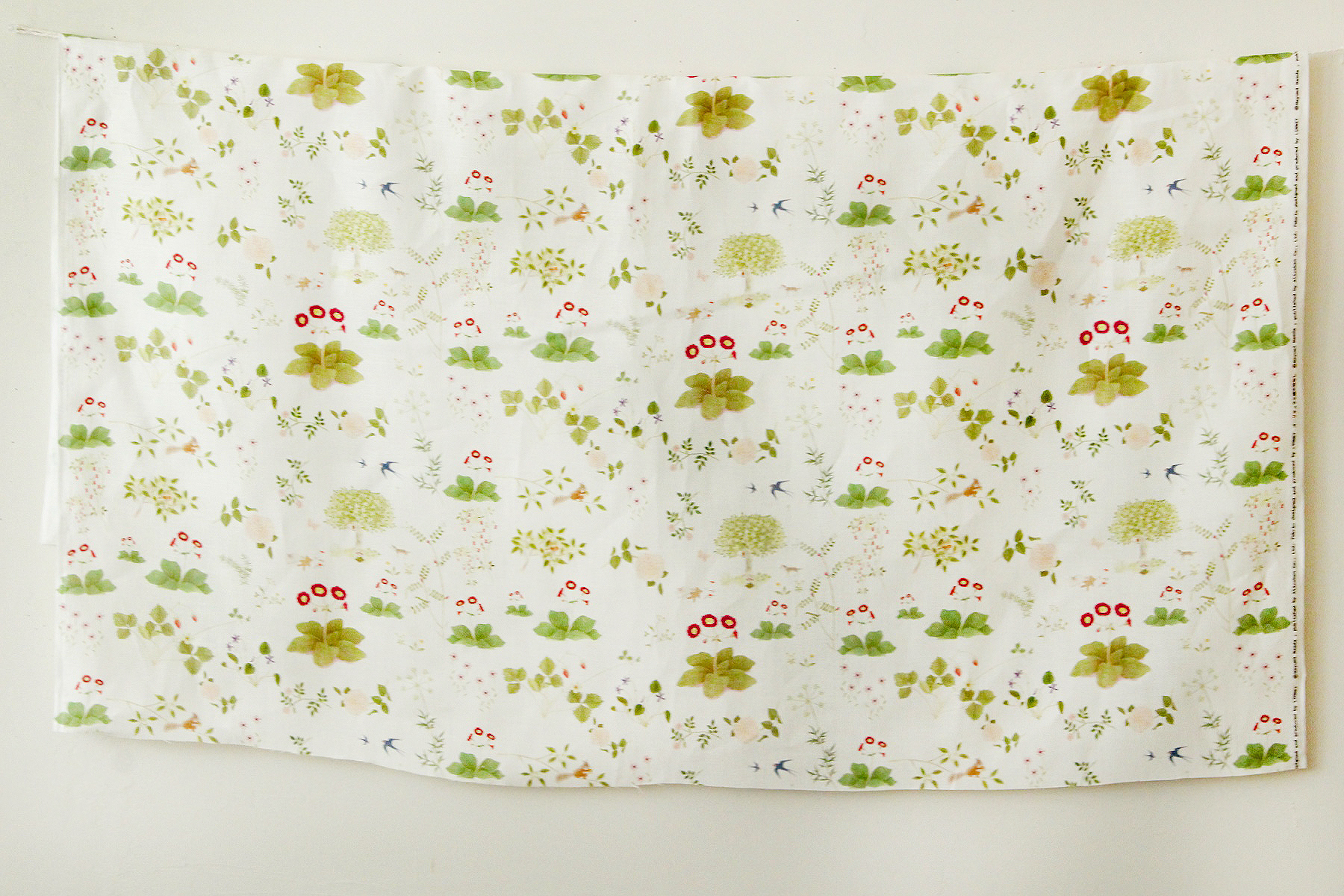 LINNET リネンプリント　オーリキュラと庭のはなし花総柄<br />白