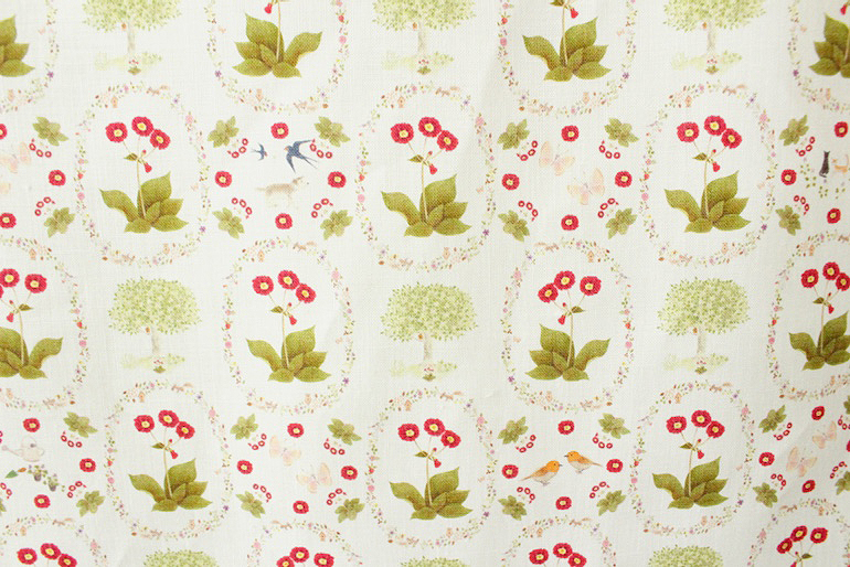 LINNET リネンプリント　オーリキュラと庭のはなしブローチ<br />白