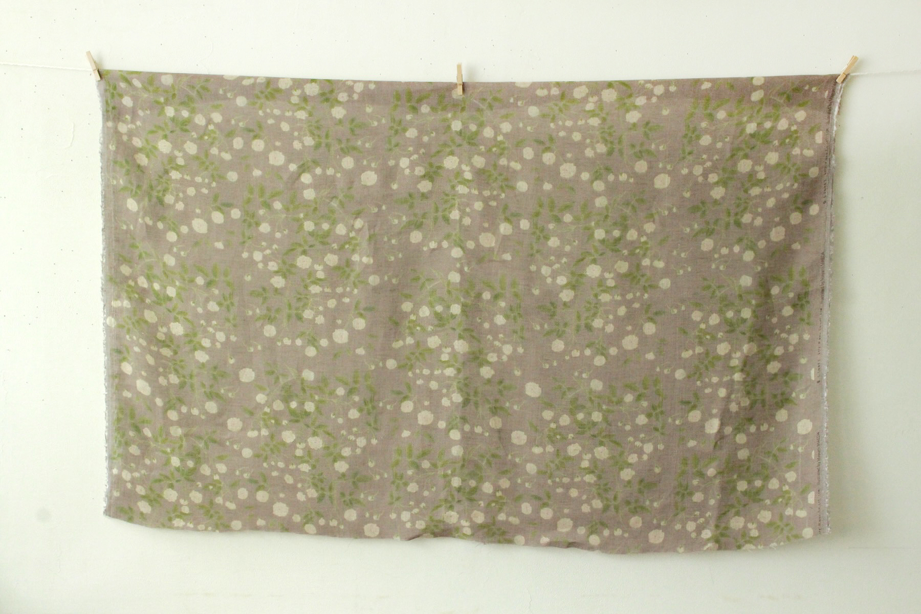 LINNET リネンガーゼプリント　<br />モッコウバラ　ダ-クグレ-