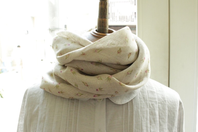 LINNET リネンガーゼプリント　<br />薔薇ツボミ