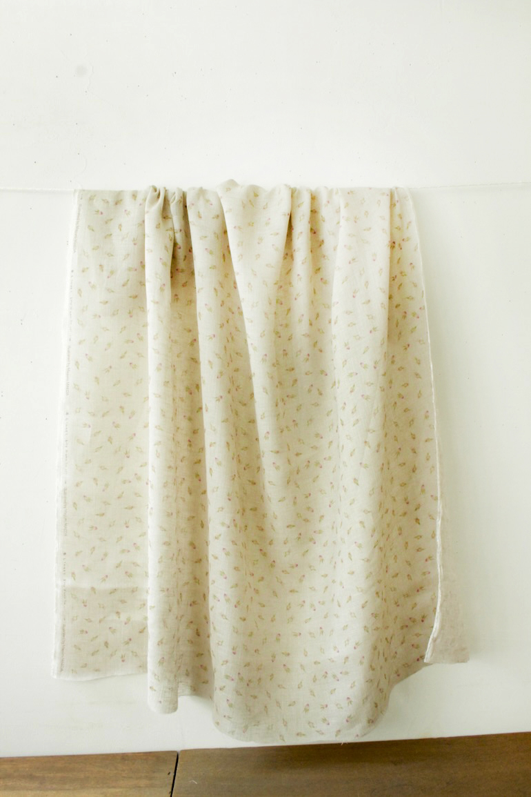 LINNET リネンガーゼプリント　<br />薔薇ツボミ