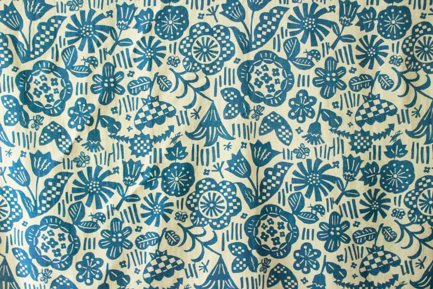 LINNET リネンプリントにぎやかな庭<br />秘色色x藍色