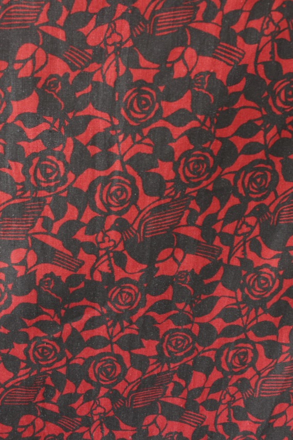 LINNETリネンプリント 薔薇と鳩 赤×紺