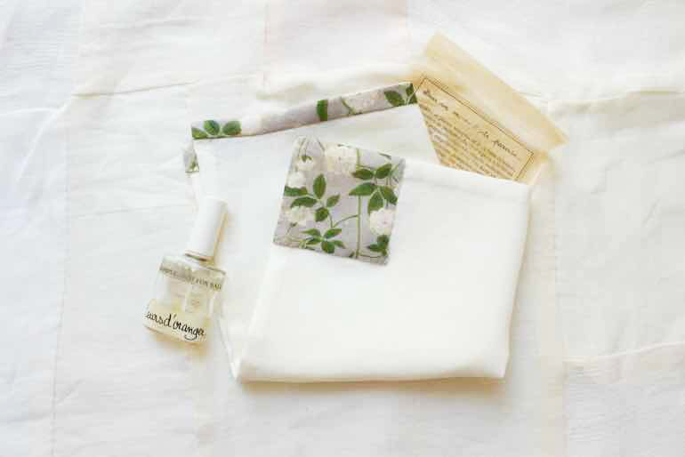 パイピングリネンハンカチセット<br />オ-ガニックリネンW+モッコウバラシルバ-グレ-